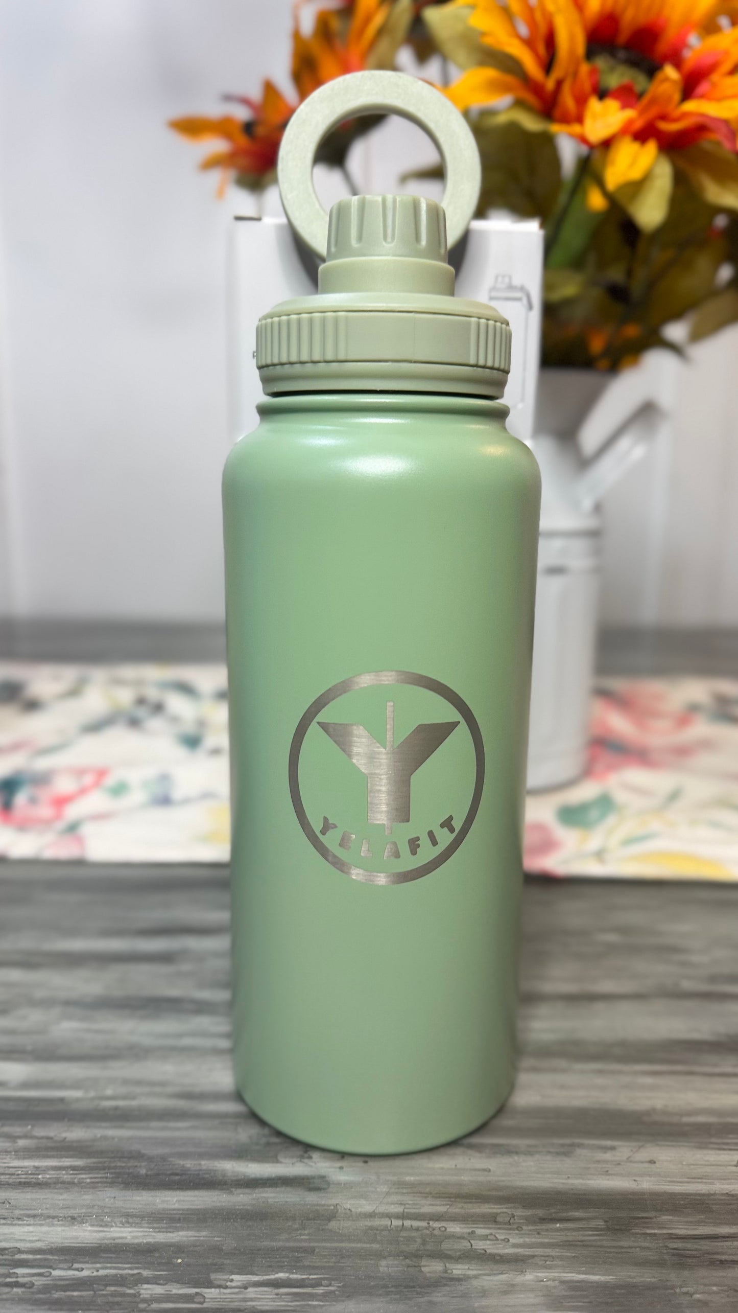 Yelafit 320z - Stainless Steel Water Bottle with Magnetic Phone Holder
