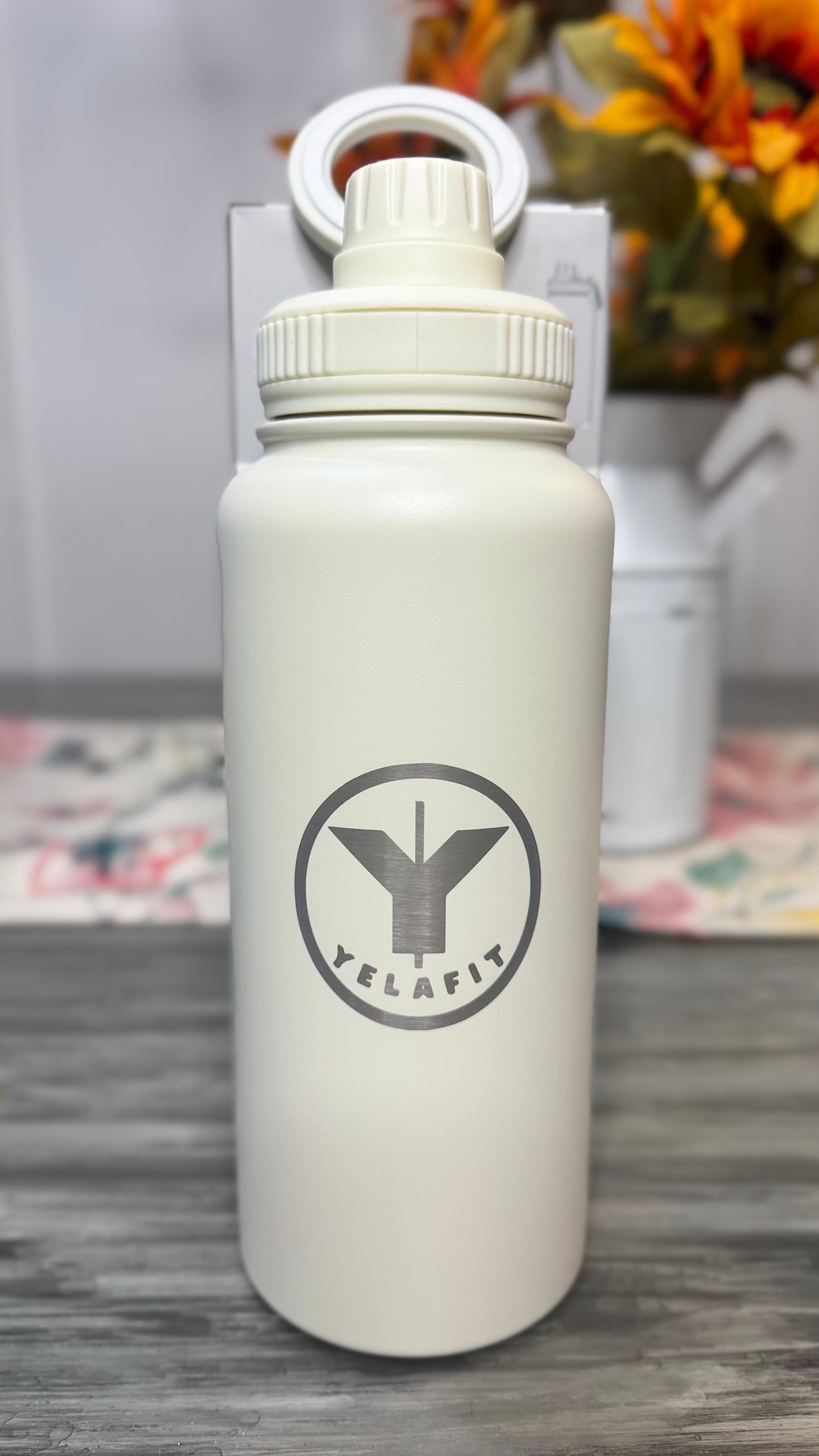 Yelafit 320z - Stainless Steel Water Bottle with Magnetic Phone Holder