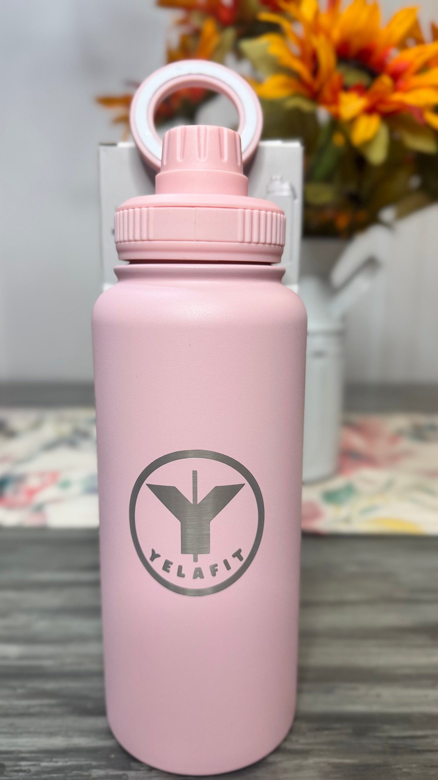Yelafit 320z - Stainless Steel Water Bottle with Magnetic Phone Holder